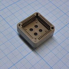DS1032-44SDNT1A, plcc сокет 44 контакта шаг 1.27, коричневый, h=3.8мм, dip