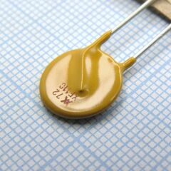 RXEF110-2, самовосстанавливающийся предохранитель ptc 1.1a(hold) 2.2a(trip) 72v 40a 1.5w 8.2s 0.15ohm, радиальные выводы, 12.8 x 3 x 17.5mm, лента в катушке