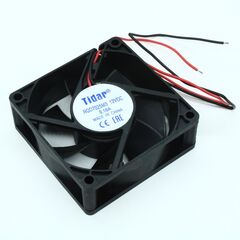 RQD 7025MS 12VDC, вентилятор 12в 70x70х25мм, 3800 об/мин., 52.8м3/час, 32дб, подшипник скольжения, тип вывода - провод