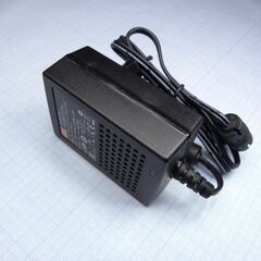 GST36E12-P1J, ac-dc, 36вт, вход 85...264b ac 47...63 гц,, выход 12b/3a, изоляция 3000в ac, 79x54x33мм, -30...+70°с, выходной разъем 11, диам. 5.5х2.1мм