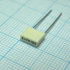 R82EC1470DQ50K, конденсатор металлоплёночный полиэтилентерефталатный 4700пф 100в ±10% (7.2х2.5х6.5мм) шаг выводов 5мм 105°с автомобильного применения лента в коробке